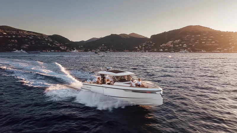 The Saxdor 400 GTS cruising on the Italian coast